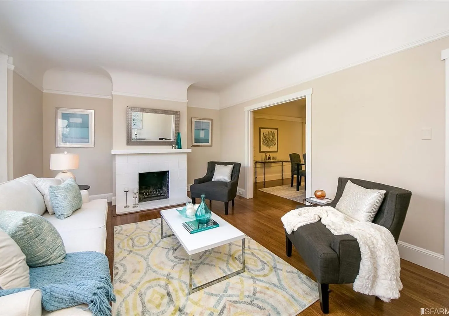 Stuning Condo On Lake Street — Photo 2