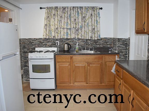4th image of 339 Midwood St
