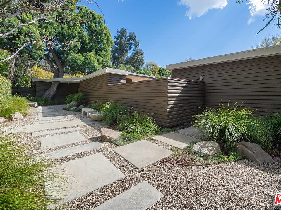 1st image of 2268 Holly Dr