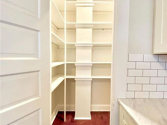 3rd image of 3917 Utah St Floor 1