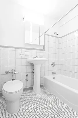 Rented by Olnick Organization | media 12