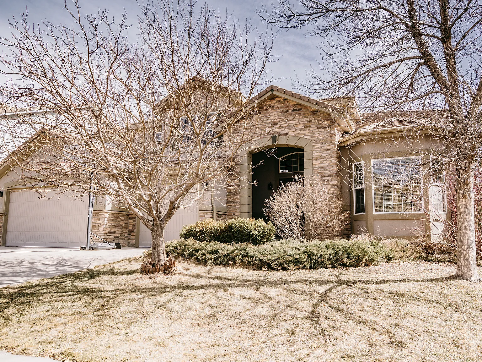 5 bed, 5990 sqft, $6,400 — Photo 2