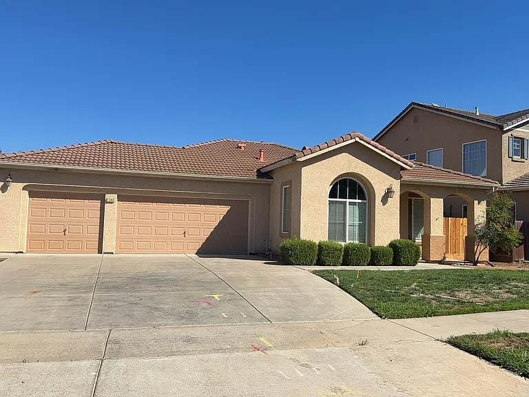 2390 River Rock Dr — Photo 2