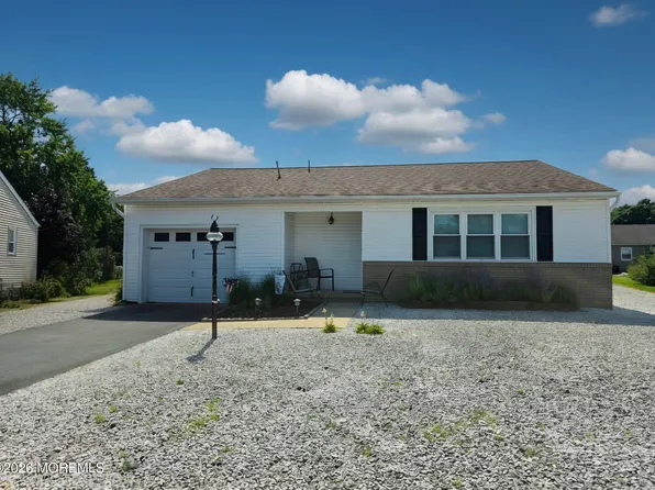 17 Wiltshire Court, Toms River, NJ 08757
