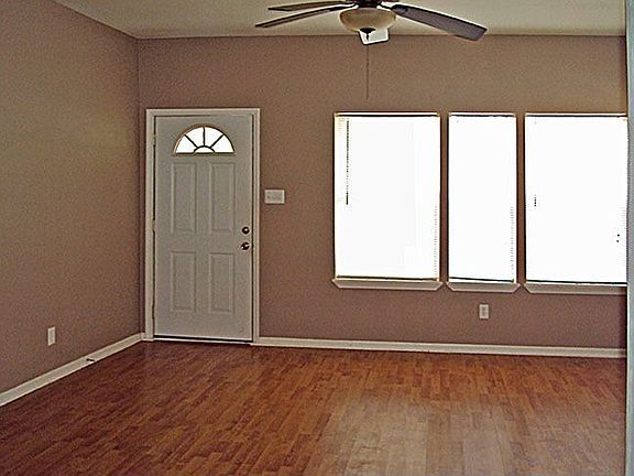 2nd image of 803 W Agarita Ave