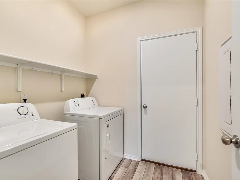 216 The Duke Dr — Photo 11