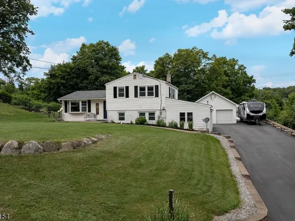 105 Rolling Acres Dr, Hampton Twp., NJ 07860