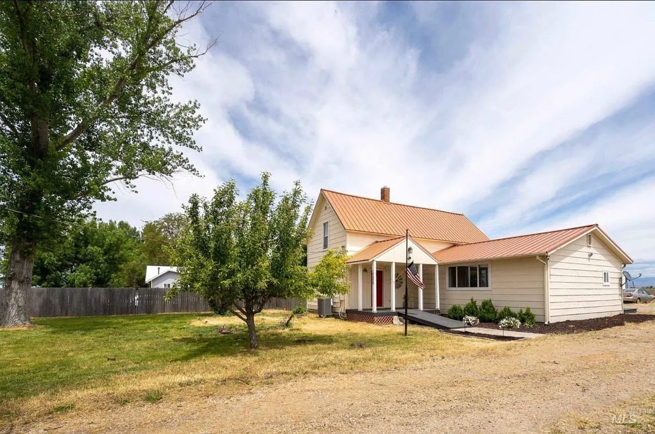 4 bed, 2003 sqft, $2,900 — Photo 4