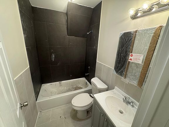 4th image of 10 Baldwin Ave #G3