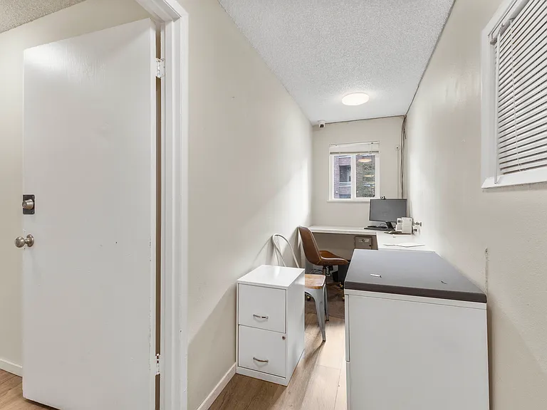 Baycrest Apartments — Photo 22