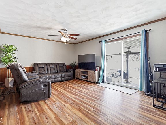 5th image of 98 E Meadow Glen Dr