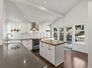 3015 Royal Ave, North Vancouver, BC