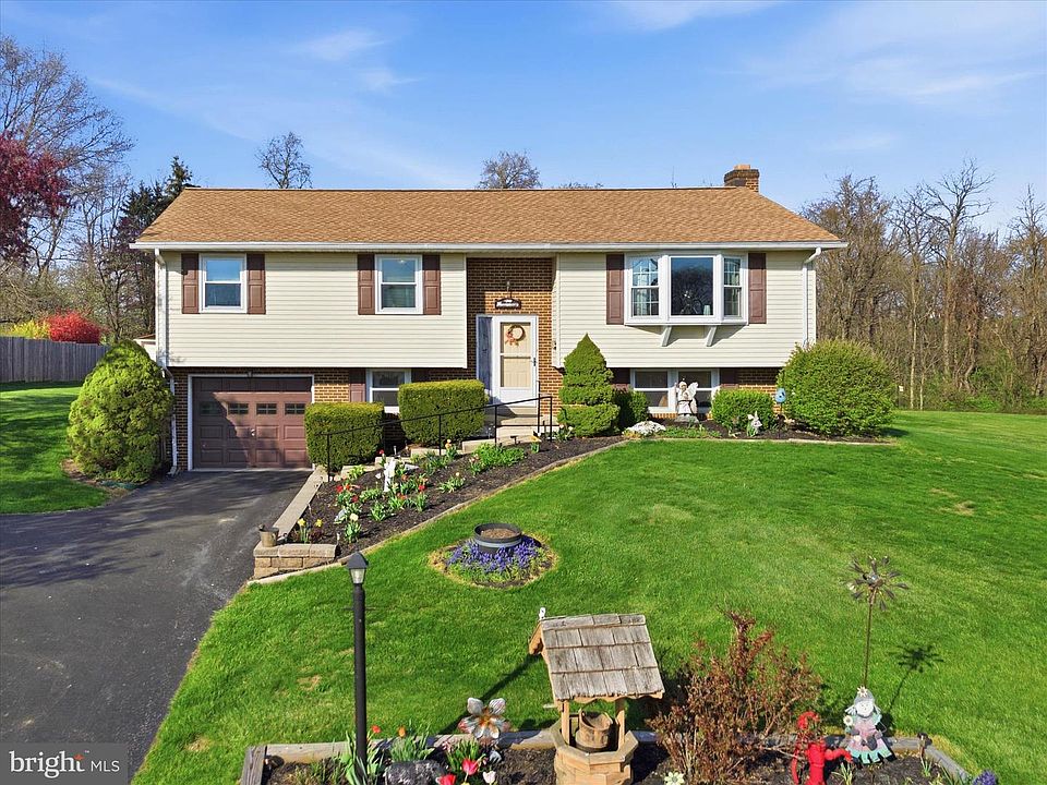 1st image of 325 N Colebrook Rd