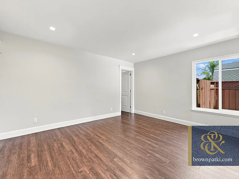 1042 Madison Ave — Photo 8