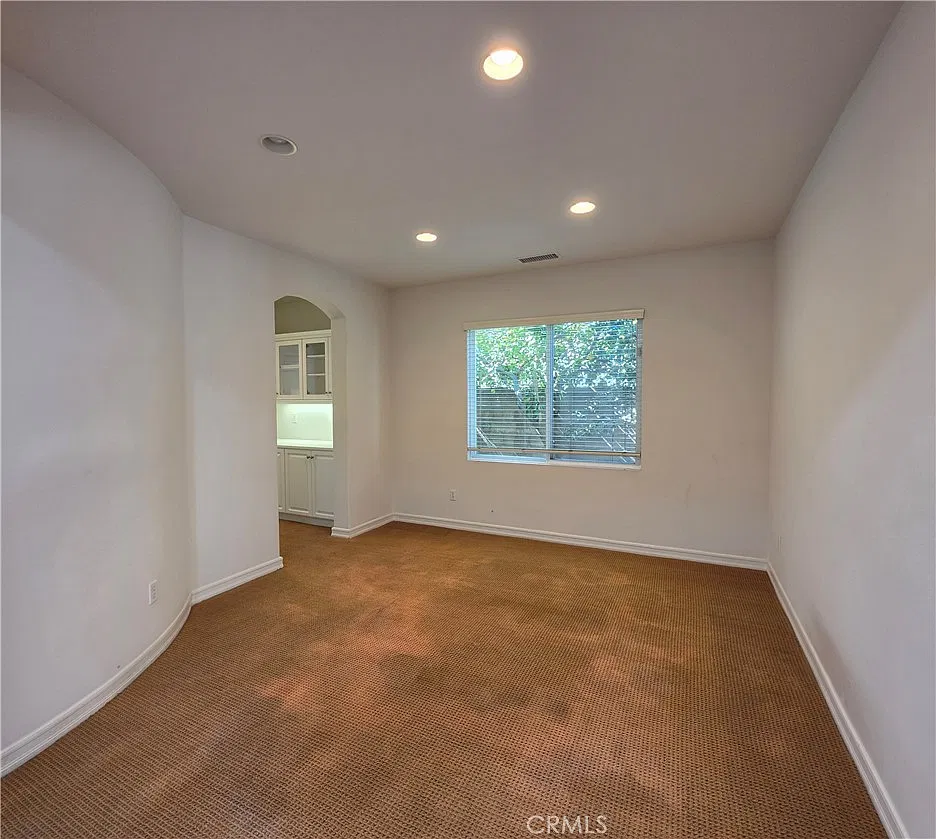 3 bed, 2.5 bath, 2881 sqft, $5,200 — Photo 4