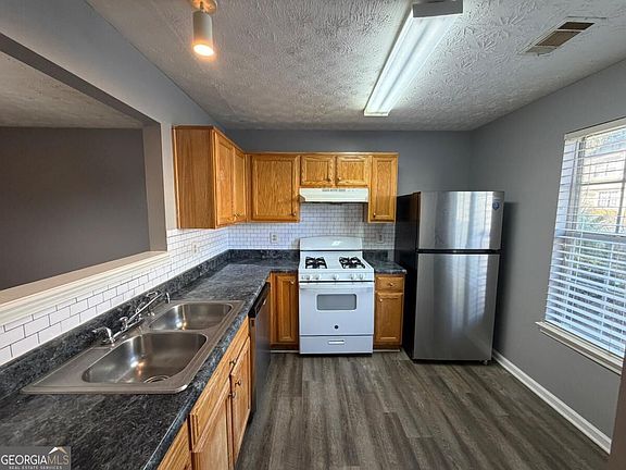 5th image of 3123 Fields Dr
