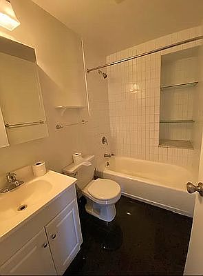 5th image of 101 W 70th St Penthouse N