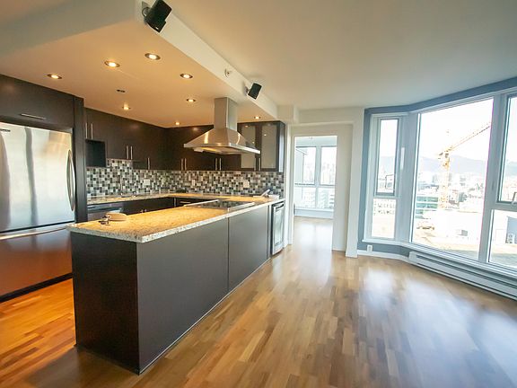 4th image of 500 W 10th Ave #913