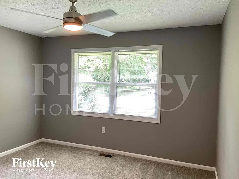 816 Broadview Dr — Photo 10