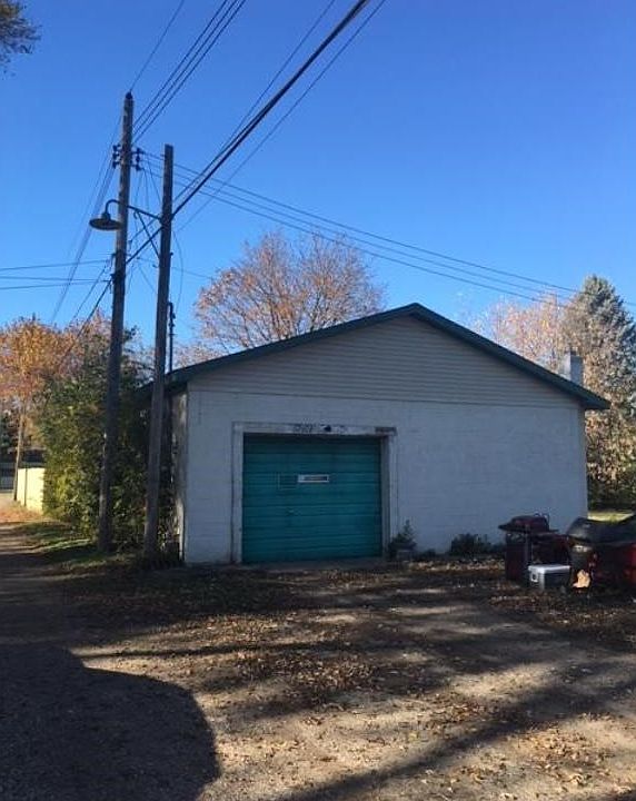 Block garage is HUGE and features a gas ceiling mounted heater, and a professional grade lift!