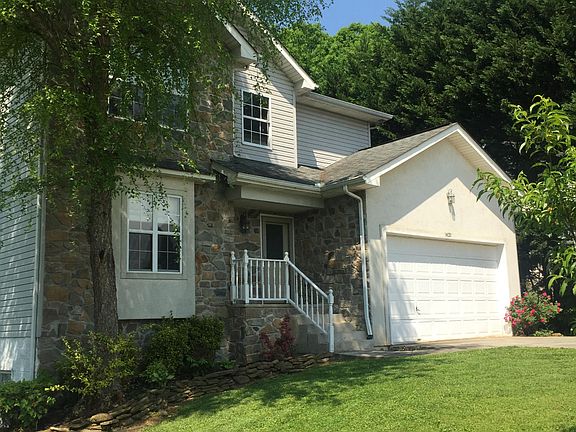 2nd image of 1621 Banyan Way