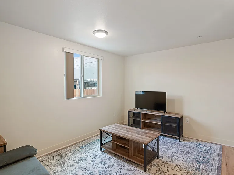 5912 S Flower St #1 — Photo 6