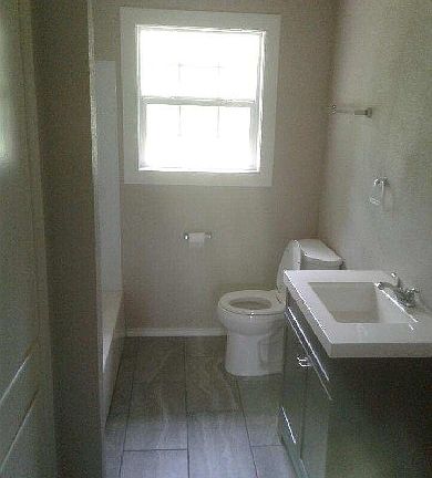 3rd image of 913 Alabama St