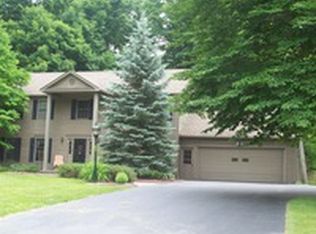 895 Friar Tuck Ln, Webster, NY