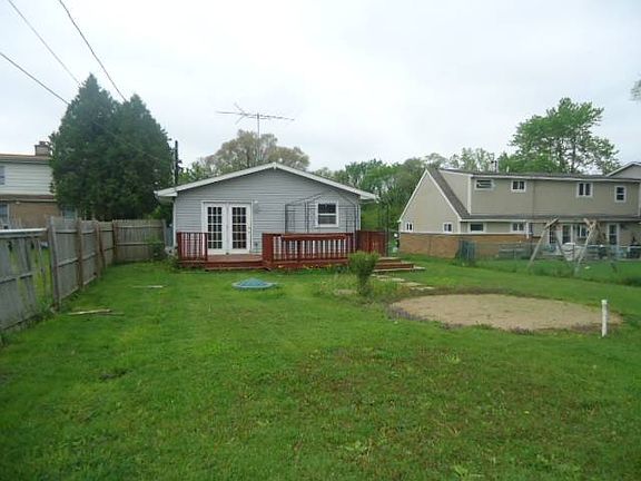 3rd image of 28W622 Barnes Ave