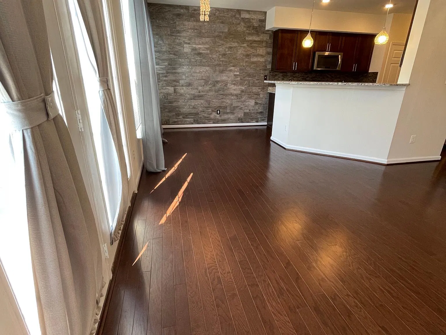 3 bed, 2.5 bath, 1850 sqft, $2,700 — Photo 4