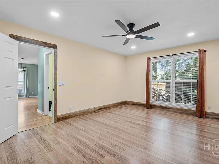 114 Saint Andrews Way — Photo 17