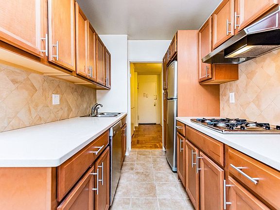 2nd image of 3901 Independence Ave APT 4S