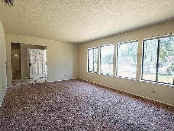 3rd image of 3319 Estate Dr