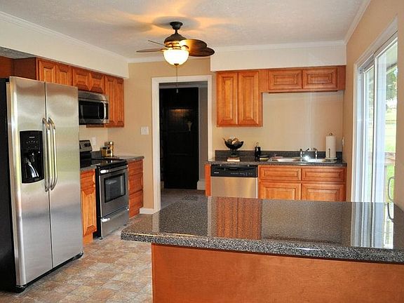 3rd image of 616 Scenic Hill Dr
