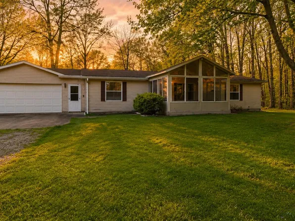2900 Pointer Dr, Saginaw, MI 48609