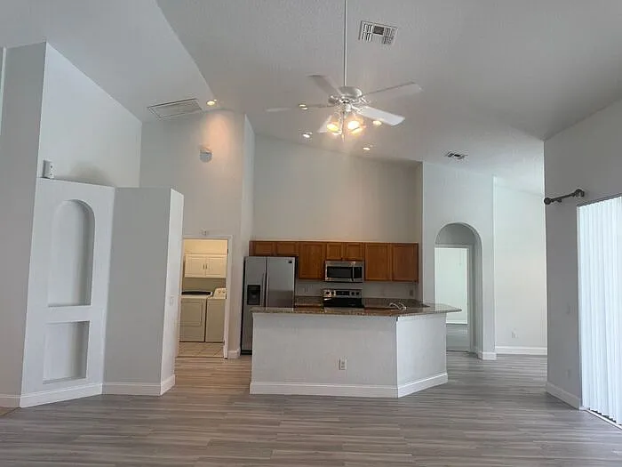 218 N Hampton Dr — Photo 16