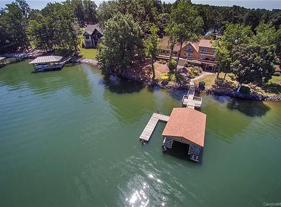 3rd image of 186 Fawn Ln