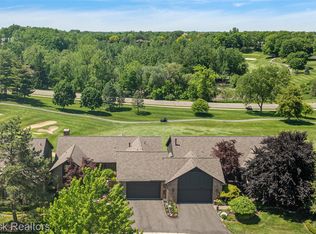 1954 Pine Ridge Ct, Bloomfield Hills, MI 48302