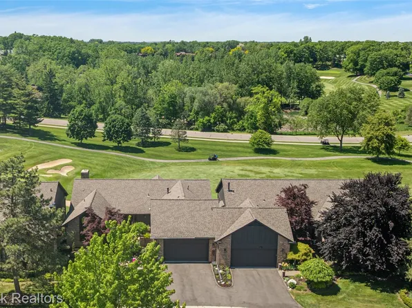 1954 Pine Ridge Ct, Bloomfield Hills, MI 48302