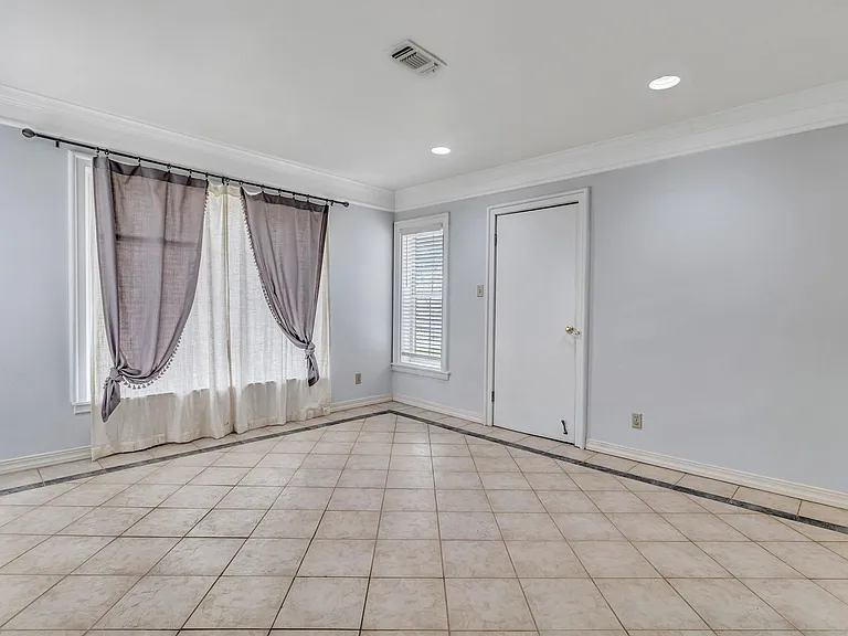 112 Cloverleaf Ave — Photo 28