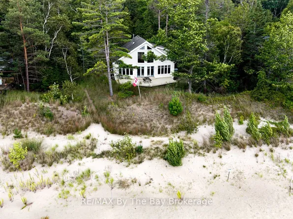1170 Shore Ln, Wasaga Beach, ON L9Z 1Z8