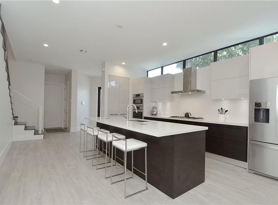 1st image of 316 NE 15th Avenue #316