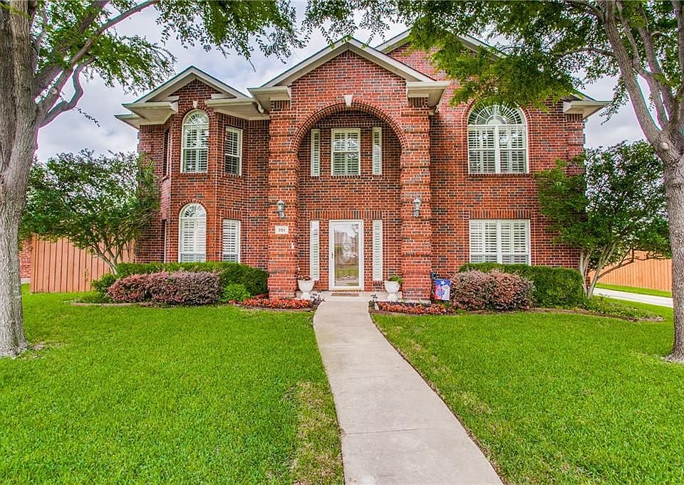 1st image of 701 Yaupon Dr