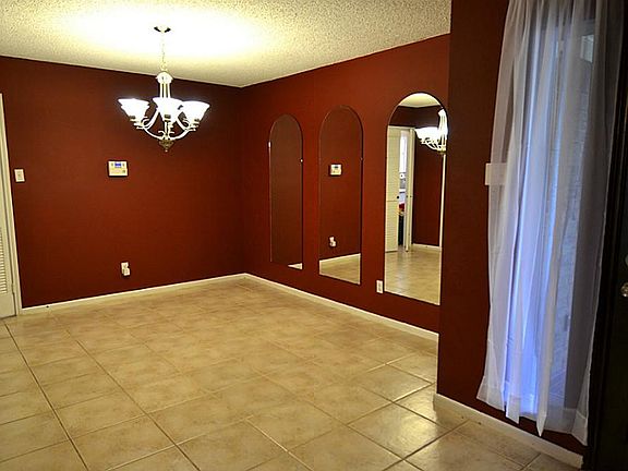 Entry to the home is the formal dining room or might be a great spot for a home office. Beautiful with accent walls and ceramic tile.