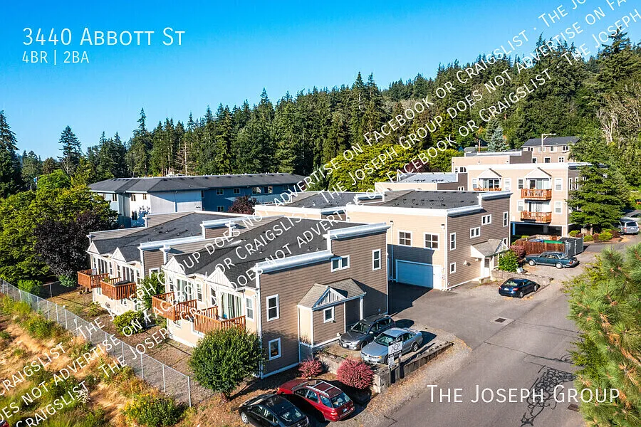 Spacious 4-Bedroom Home in Bellingham! — Photo 2