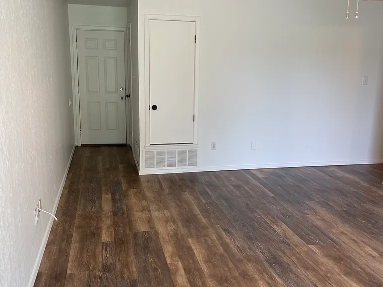 1217 Dirkson St — Photo 11