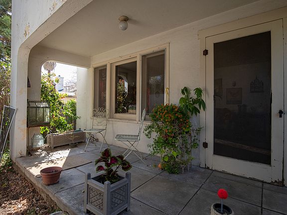 4th image of 18 1/2 W Cypress Ave