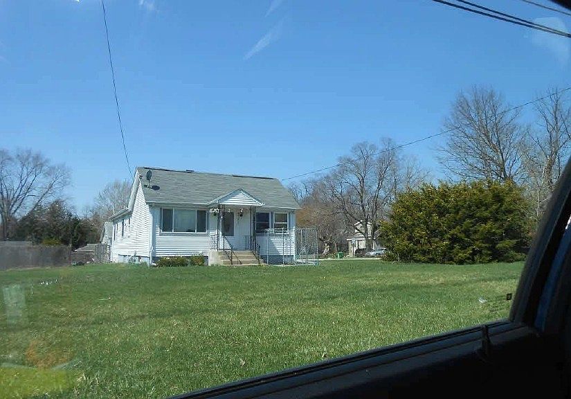 1st image of 43022 N Lake Ave