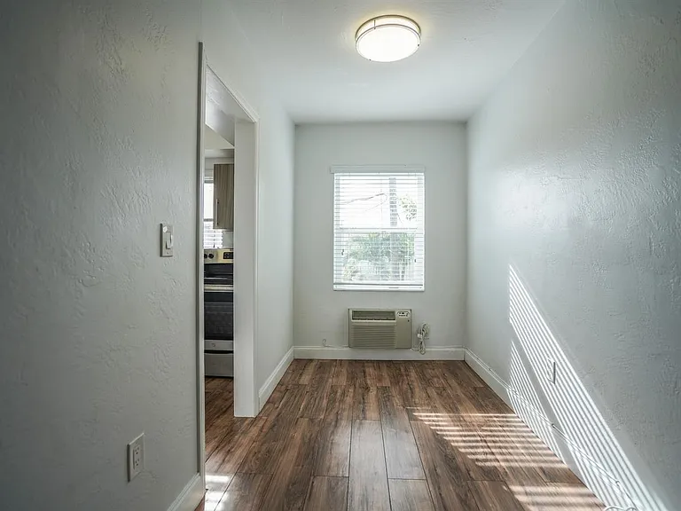 433 NE 82nd St #11 — Photo 11