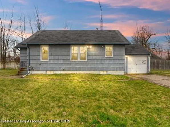 2176 Red Arrow Rd, Burton, MI 48529